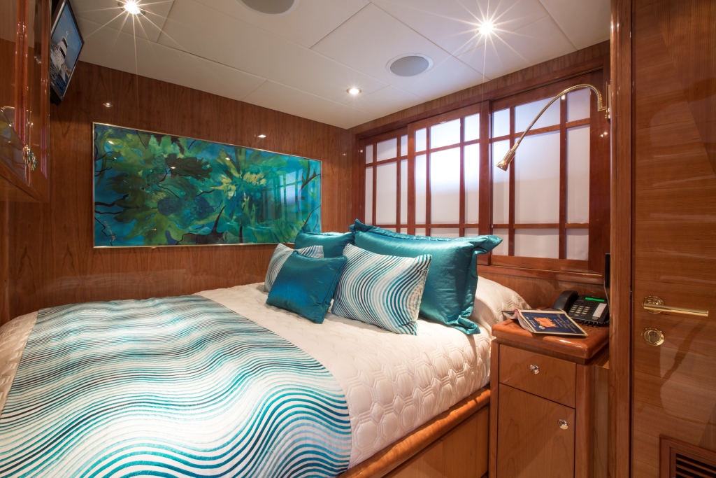 OSSUM DREAM Charter Yacht RESTLESS Double Cabin Luxury Yacht